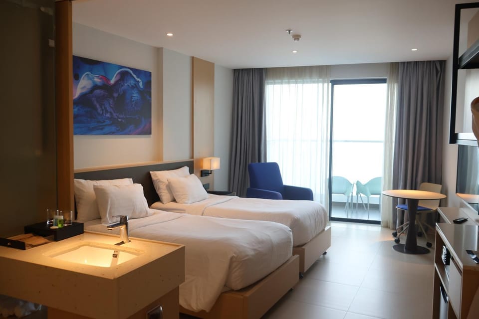 Photo of the whole room, Seating area, Bedroom