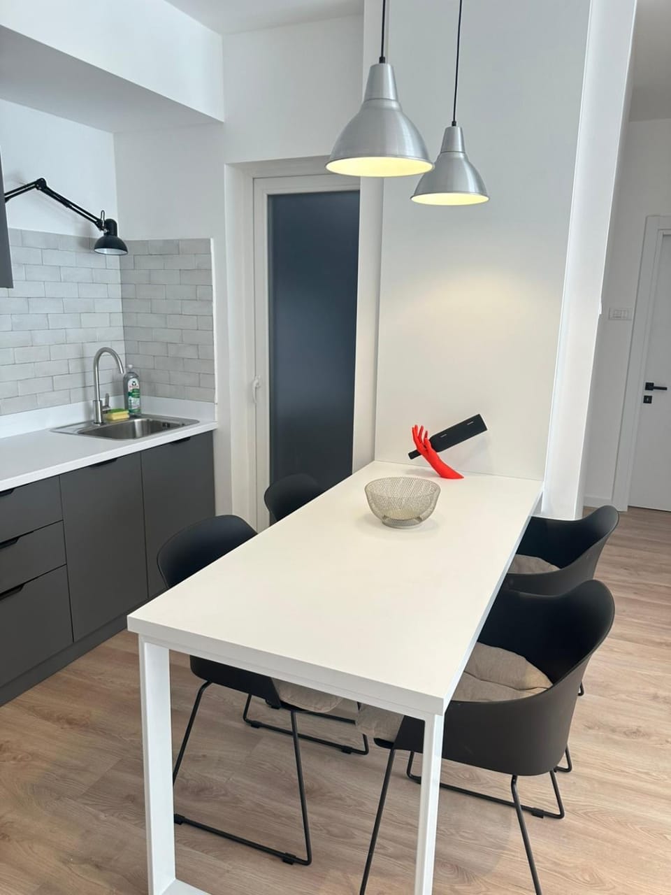 Kitchen or kitchenette, Dining area