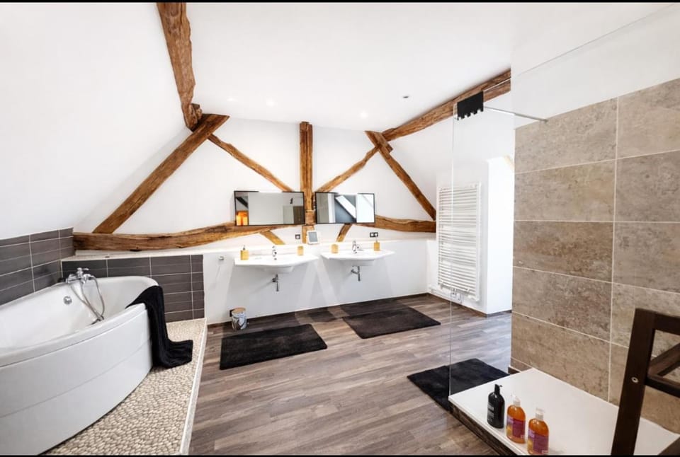 Toilet, Bathroom, Bath