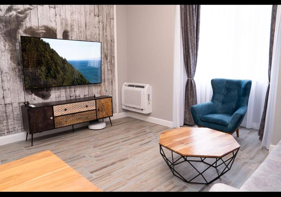 Communal lounge/ TV room, Living room