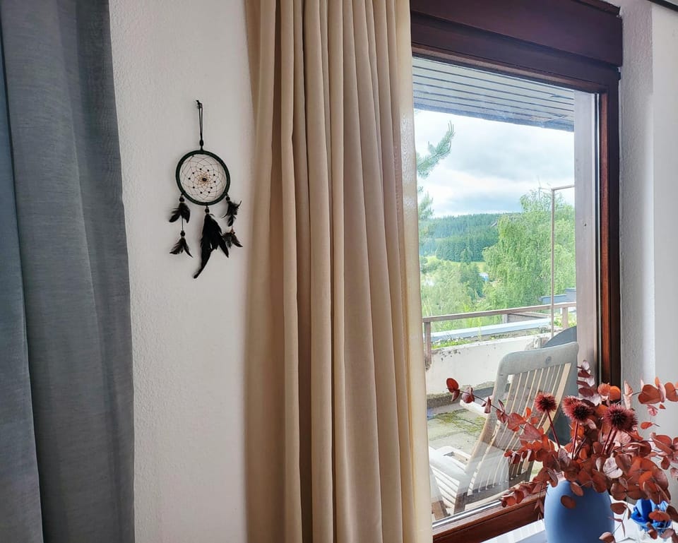 Deck-Apartment, next to forest, top of mountain, free parking, renovated Apartment in Baden-Württemberg