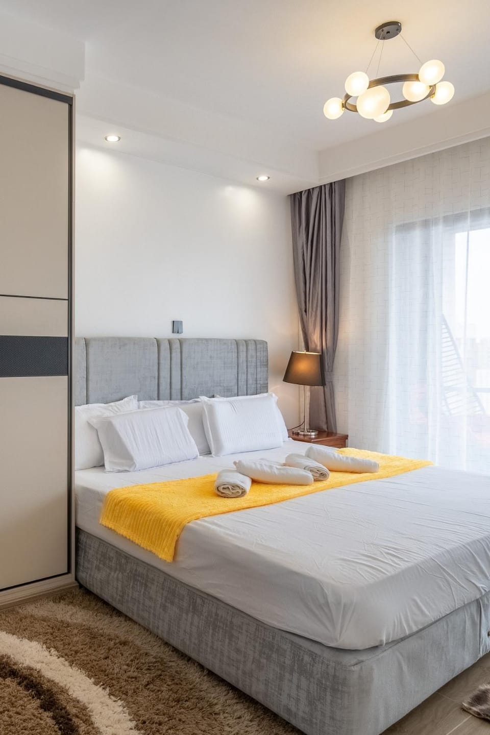 Bed, Bedroom, towels