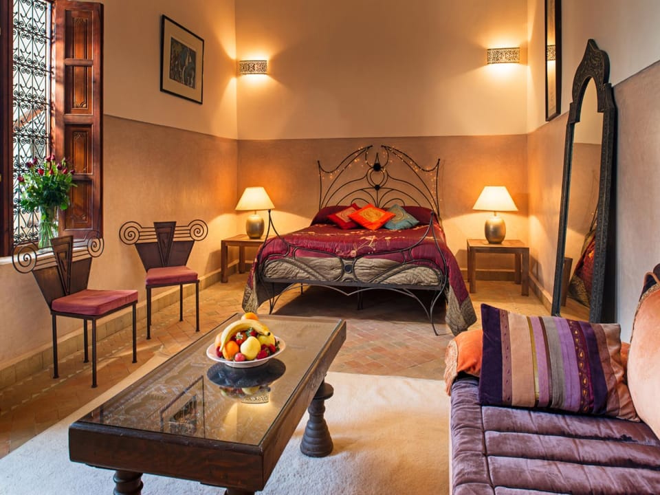 Toilet, Patio, Bed, Garden, Library, Bathroom, Balcony/Terrace, Living room, Dining area, Bedroom, Area and facilities, Swimming pool
