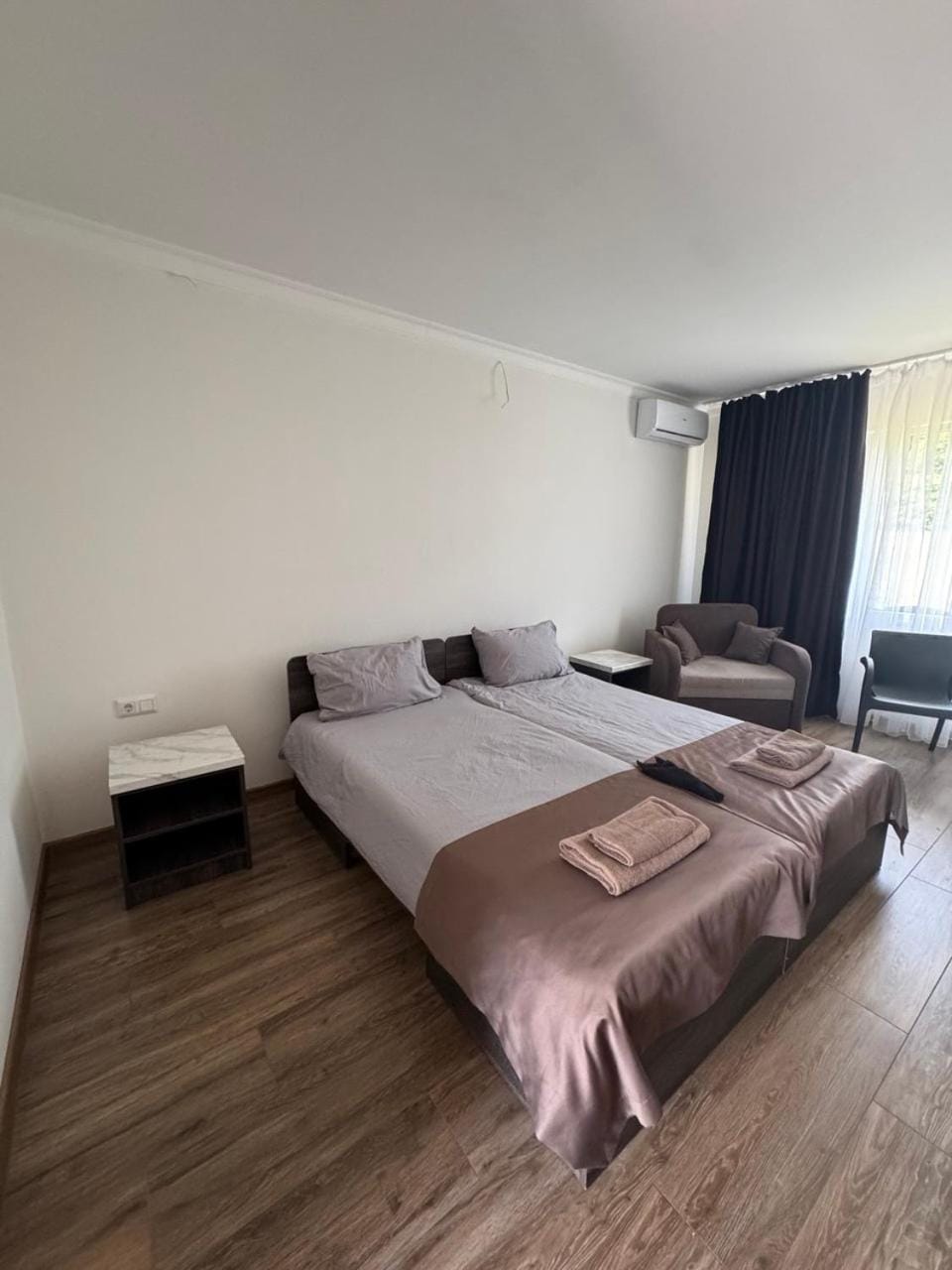 Bed, Photo of the whole room