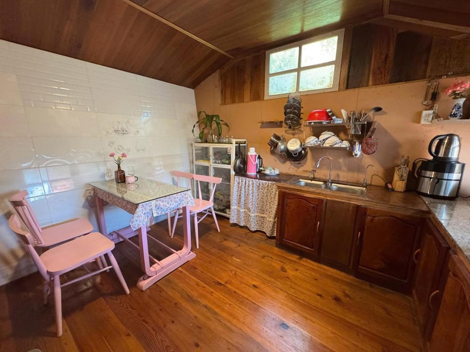 Nhà Dưới Đồi Homestay Apartment in Dalat