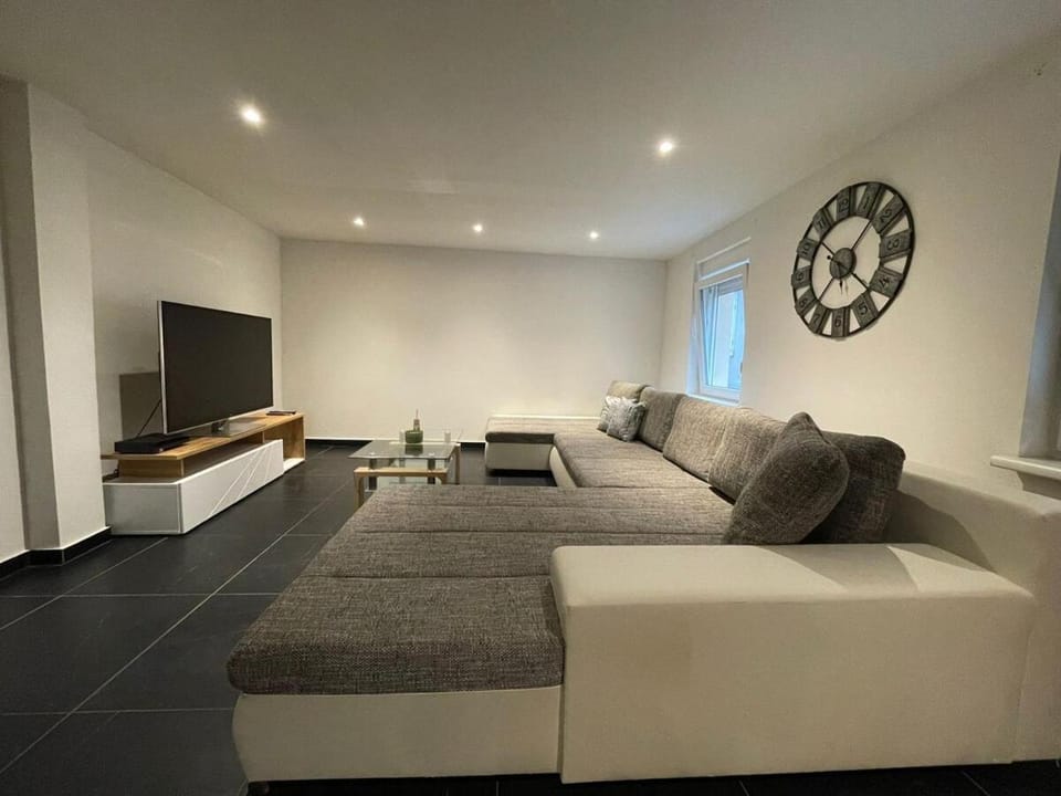 Communal lounge/ TV room, TV and multimedia, Living room, Seating area