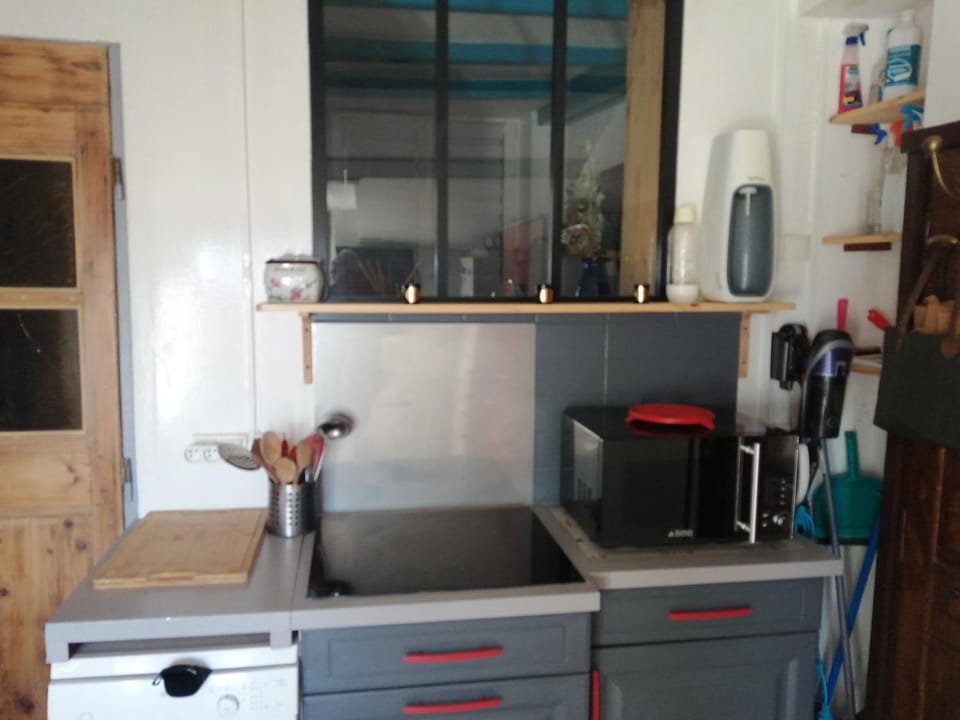 Kitchen or kitchenette, stove