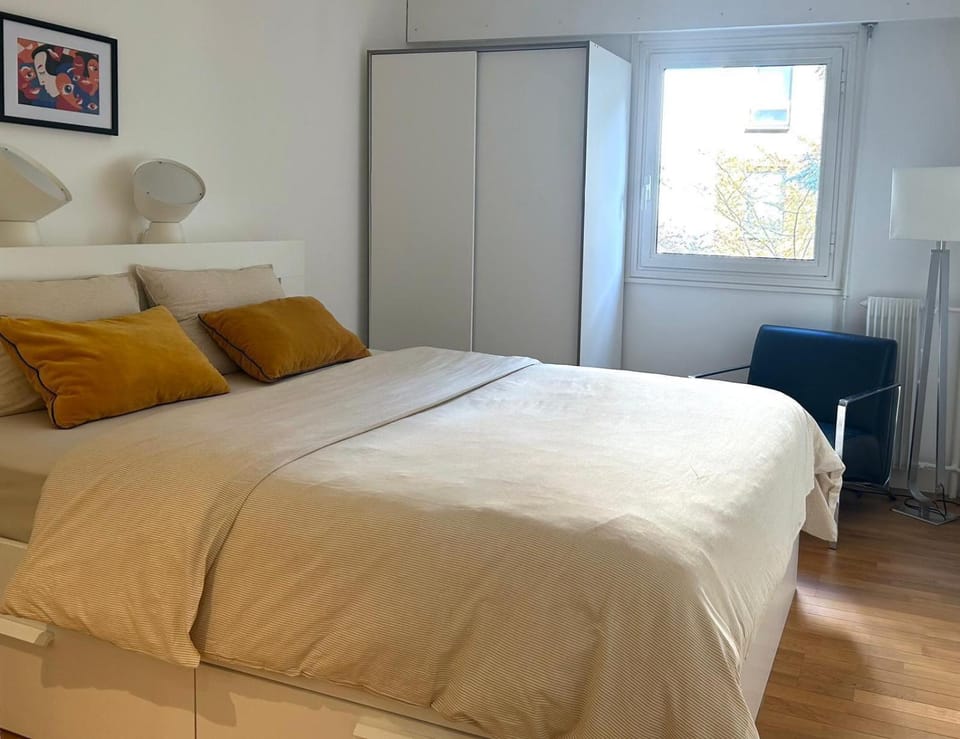 Bed, Photo of the whole room, Bedroom