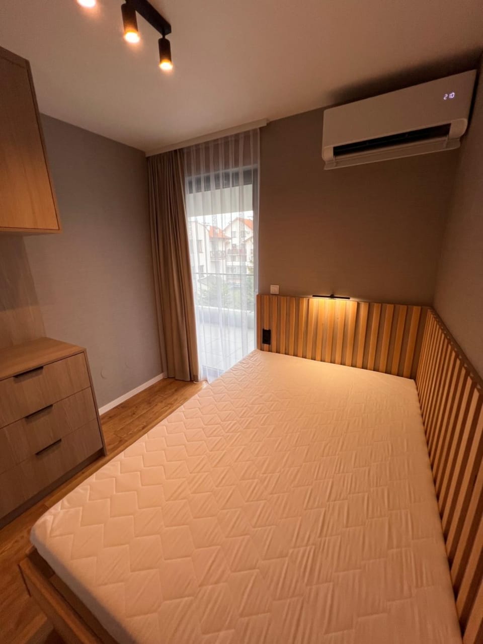 Bed, Photo of the whole room, Bedroom, air conditioner