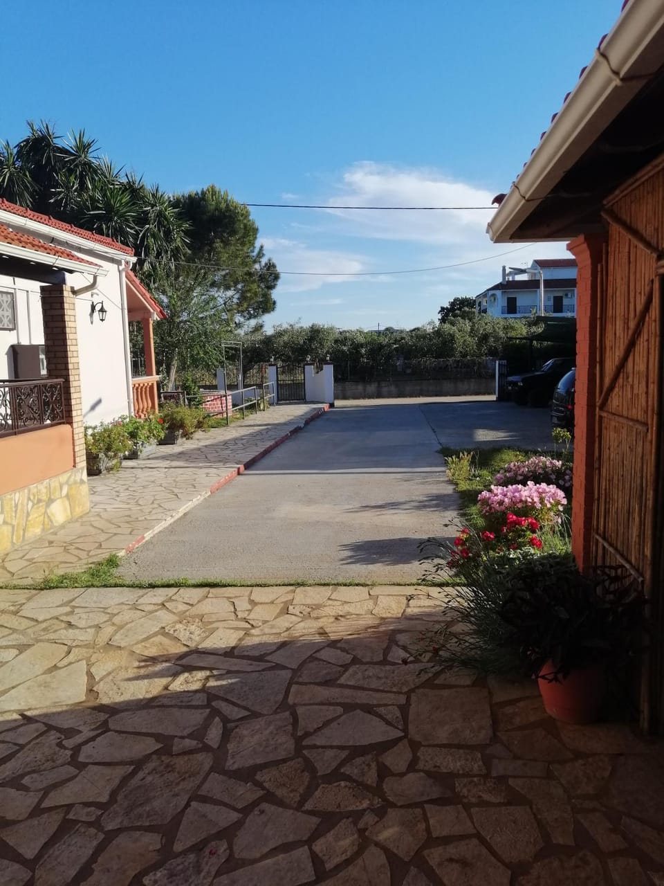 Property building, Day, Street view, Parking