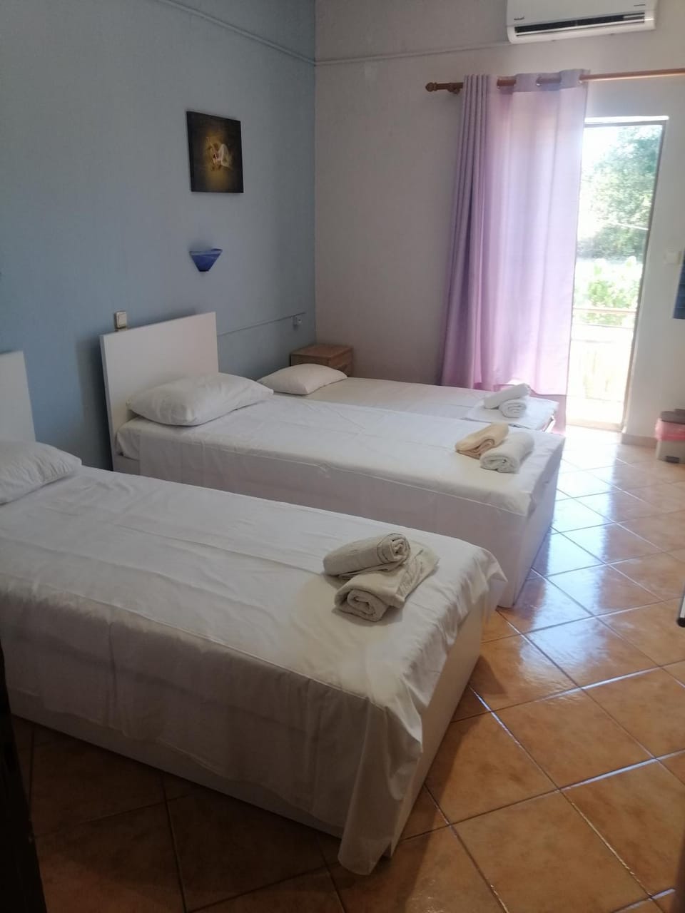 Bed, Bedroom, towels, air conditioner