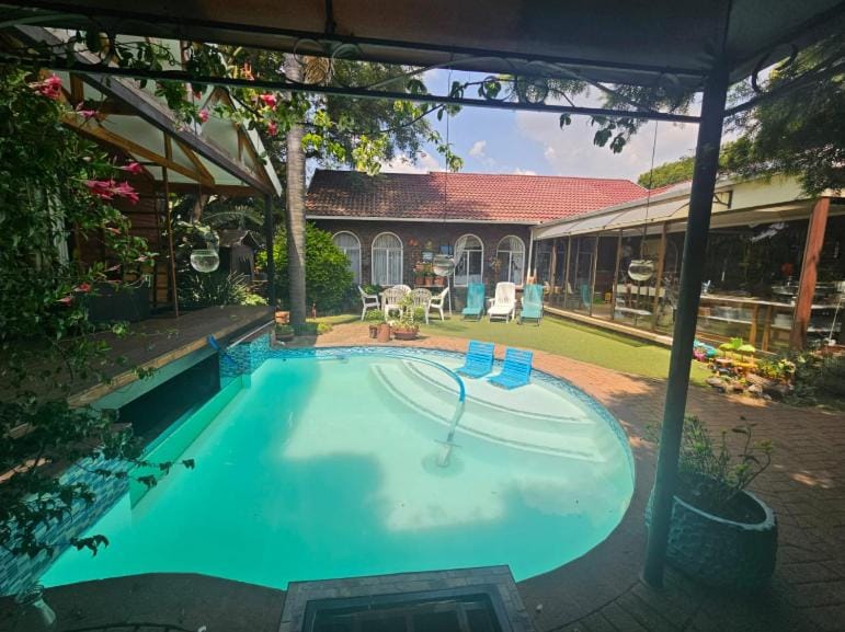 The African Guesthouse - Multiple Units Bed and Breakfast in Gauteng