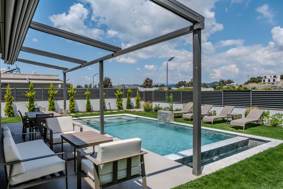 Patio, Garden, Garden, Garden view, Swimming pool, sunbed