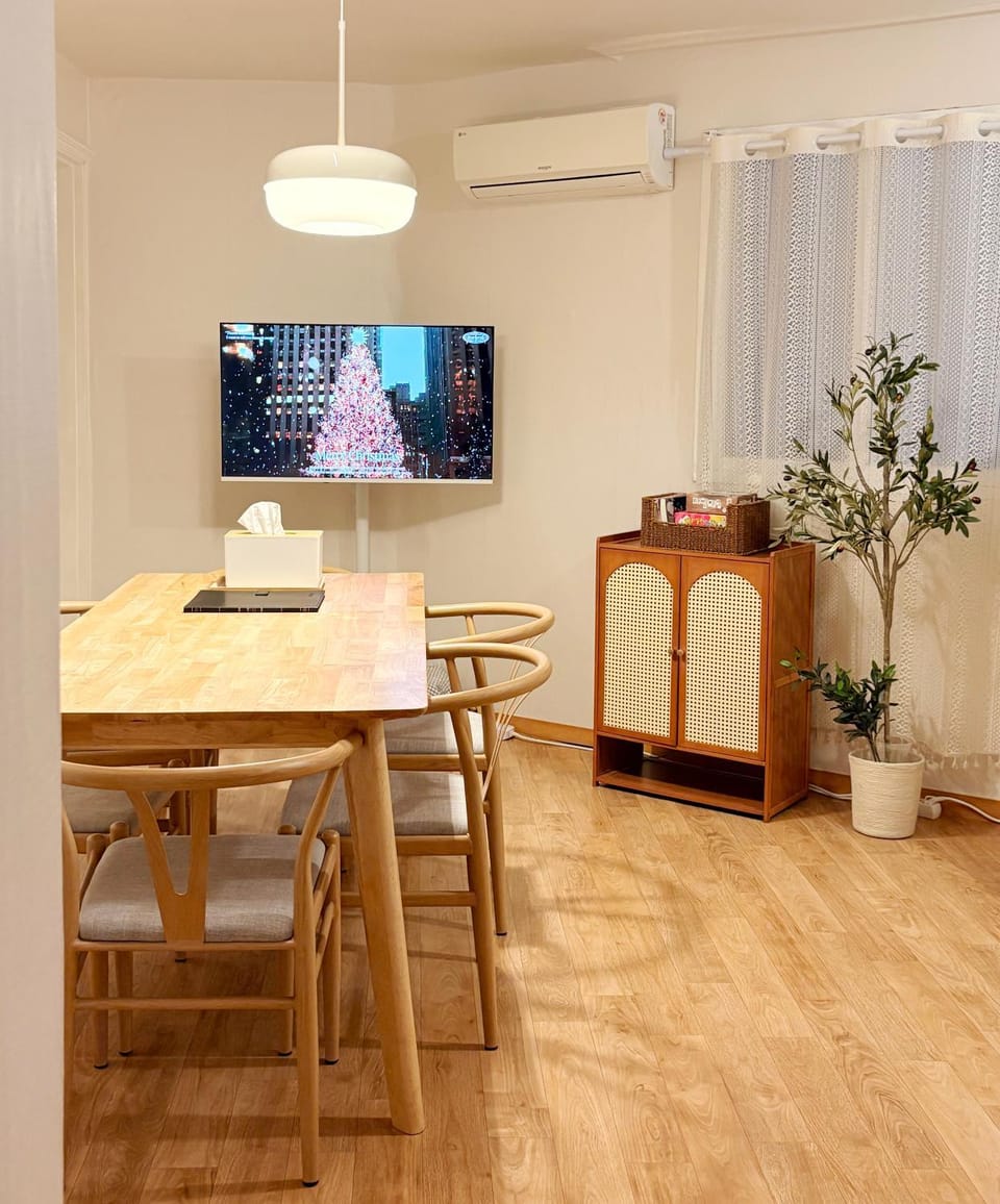 Communal lounge/ TV room, TV and multimedia, Living room, Seating area, kitchen