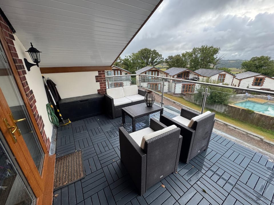 Natural landscape, Balcony/Terrace, Seating area, Pool view