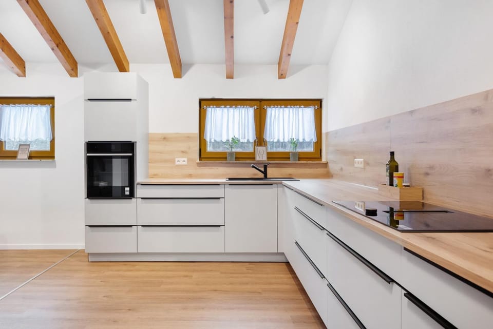 Kitchen or kitchenette, Living room