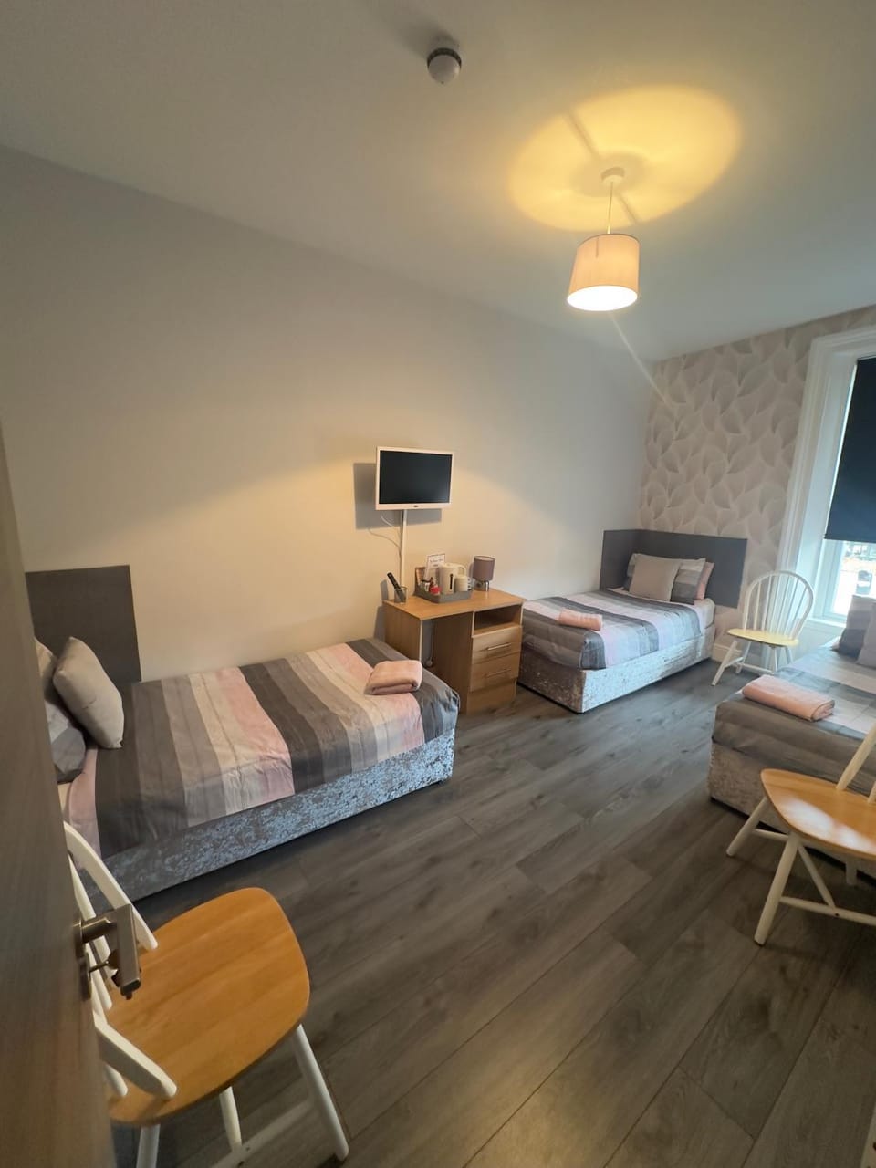 Bed, TV and multimedia, Bedroom