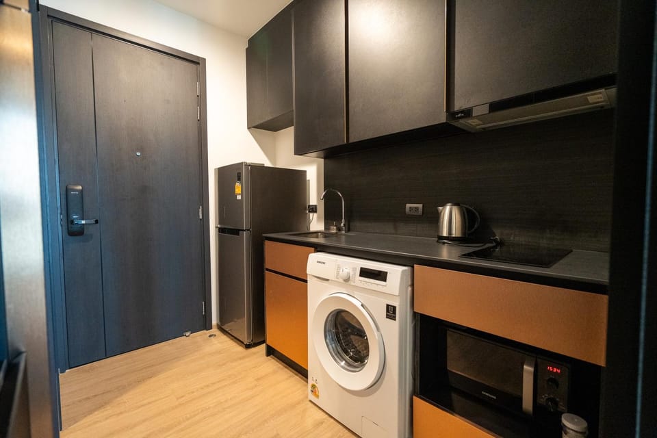 Kitchen or kitchenette, washing machine