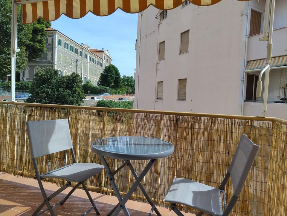 View (from property/room), Balcony/Terrace, Dining area