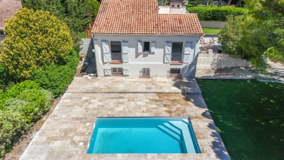 Premium house in Mougins with Private Tennis Villa in Mougins