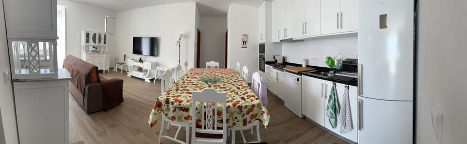 TV and multimedia, Kitchen or kitchenette, Living room, Dining area