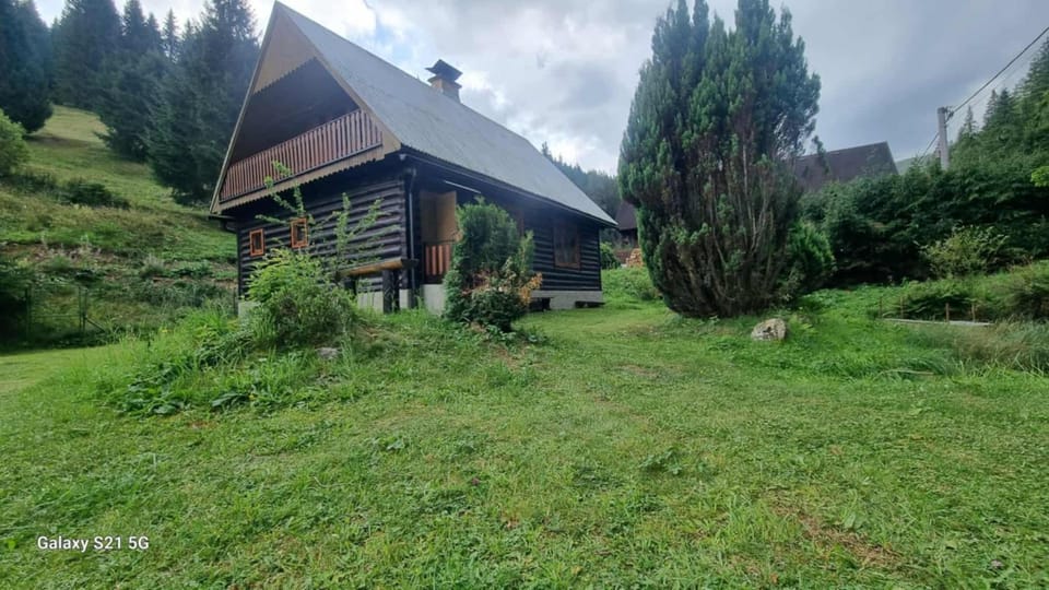 Property building, Garden, Parking