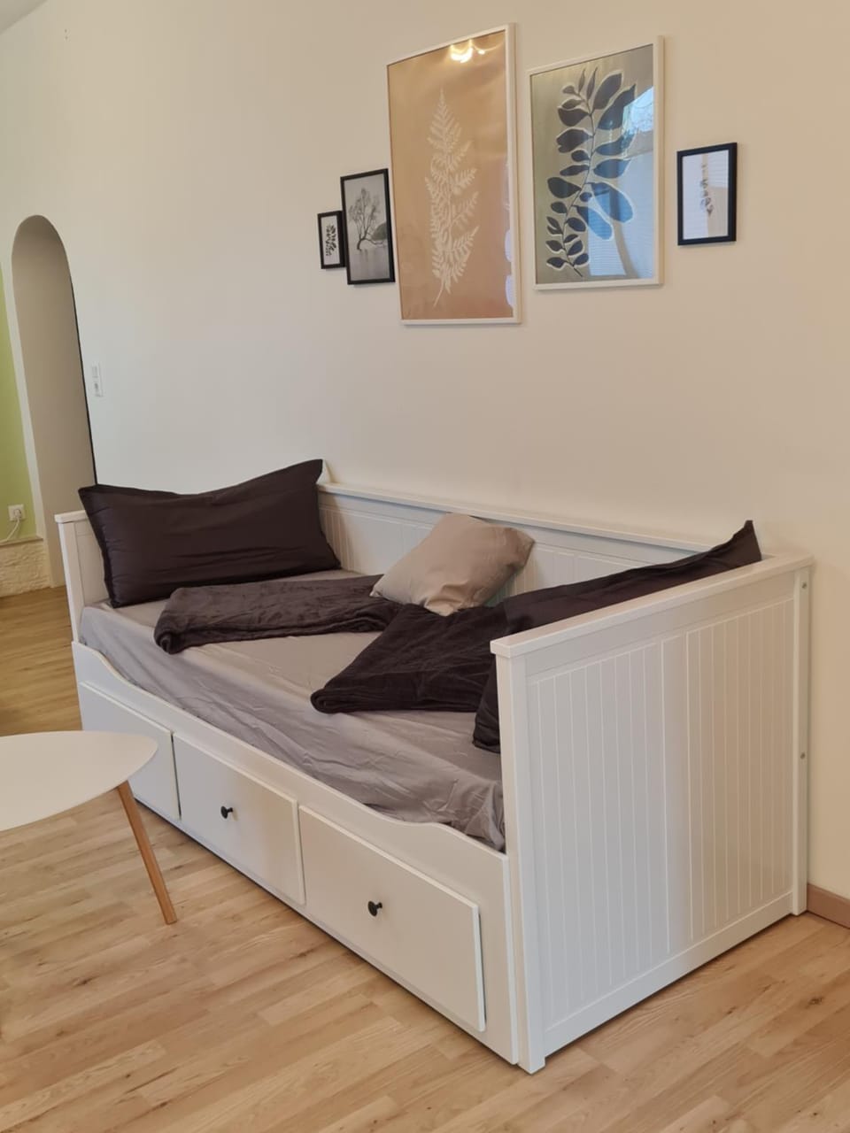 Bed, Seating area