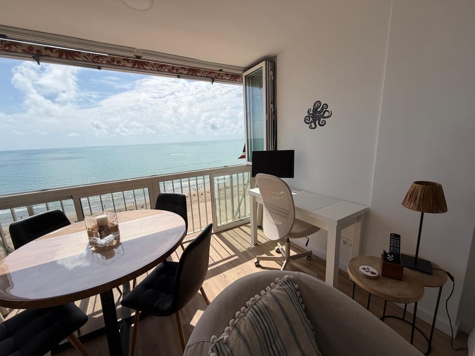 Living room, Sea view