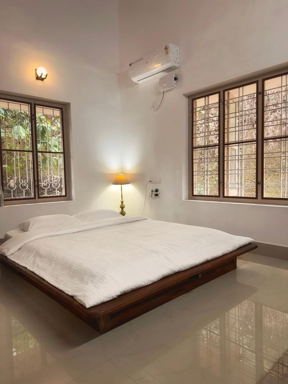 Bed, Decorative detail, Bedroom