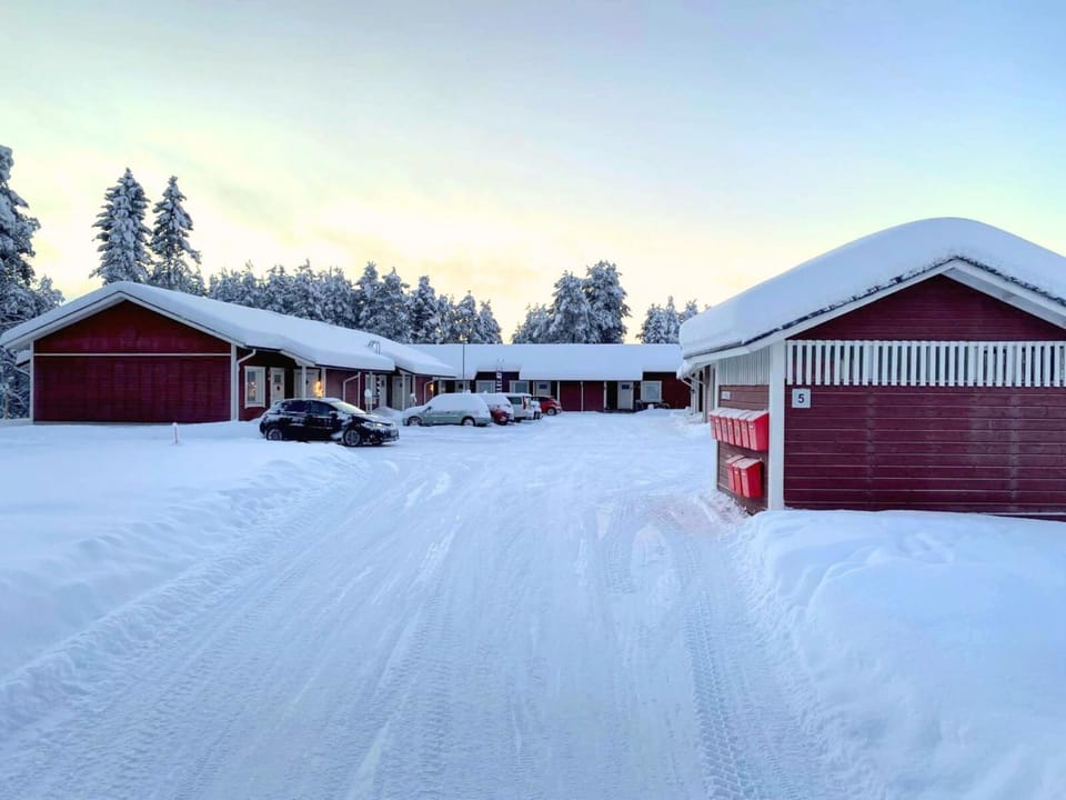 Property building, Winter, Parking