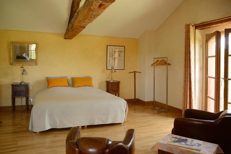 Property building, Bed, Bedroom