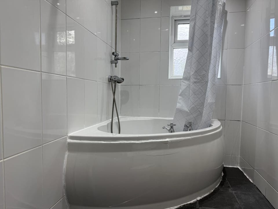 Shower, Bathroom, Bath, towels