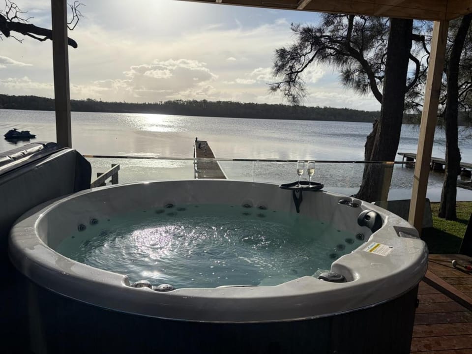 Day, Natural landscape, Hot Tub, Lake view, River view