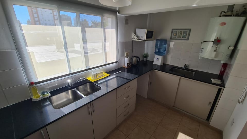 Coffee/tea facilities, Kitchen or kitchenette, oven
