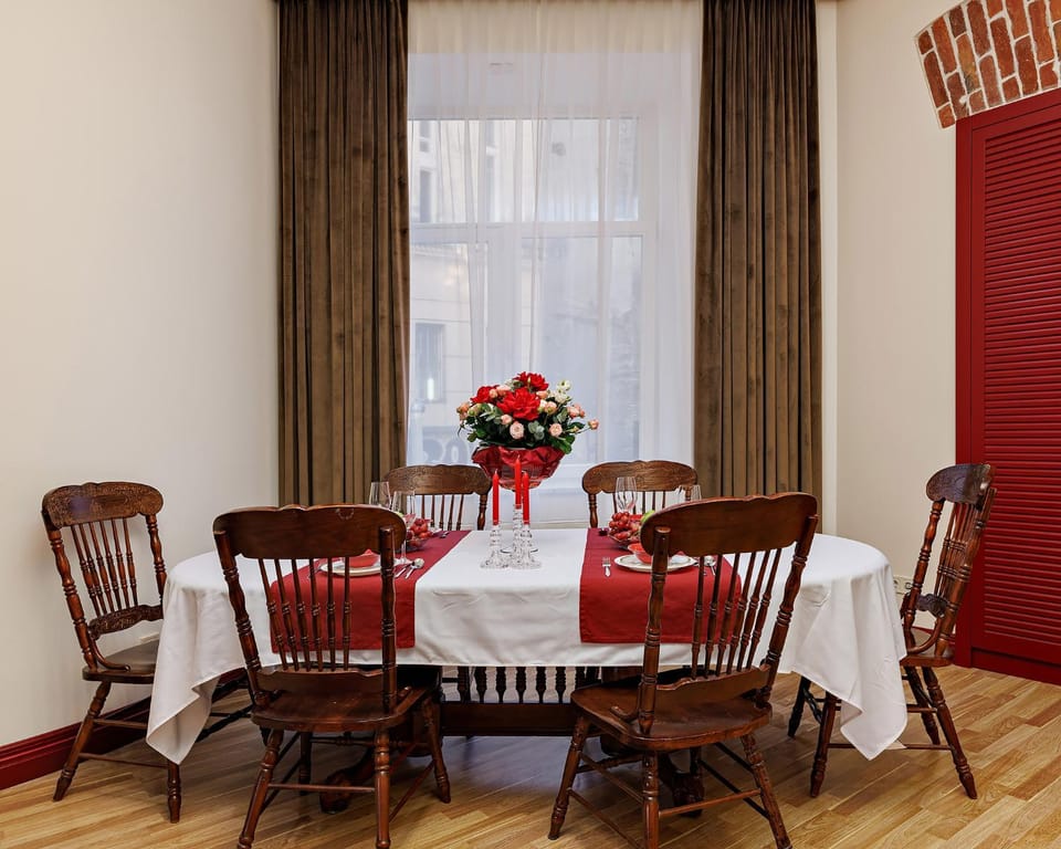 Dining area, Inner courtyard view