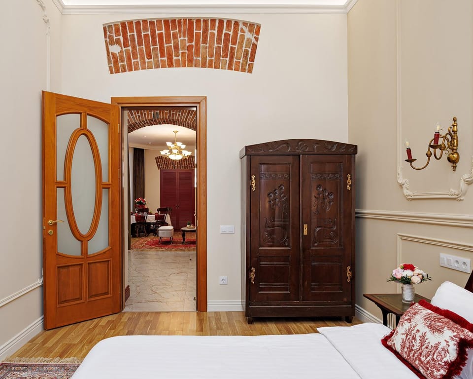 Bedroom, wardrobe