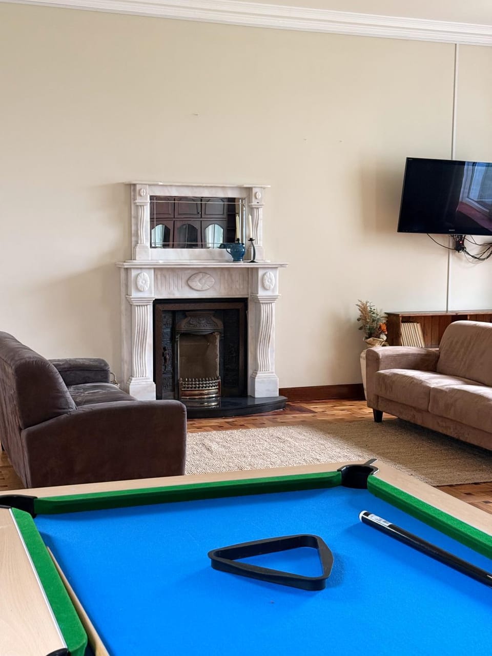 Communal lounge/ TV room, Game Room, Game Room, TV and multimedia, Seating area, Evening entertainment