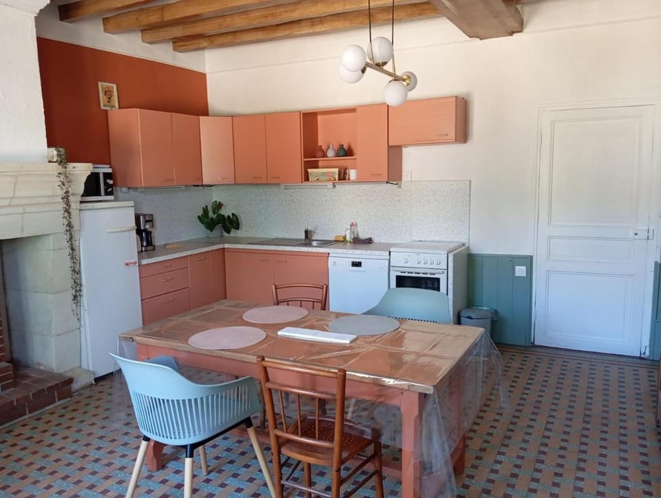 Gîte 3 chambres dans Longère aux Rosiers-sur-Loire House in Gennes-Val-de-Loire