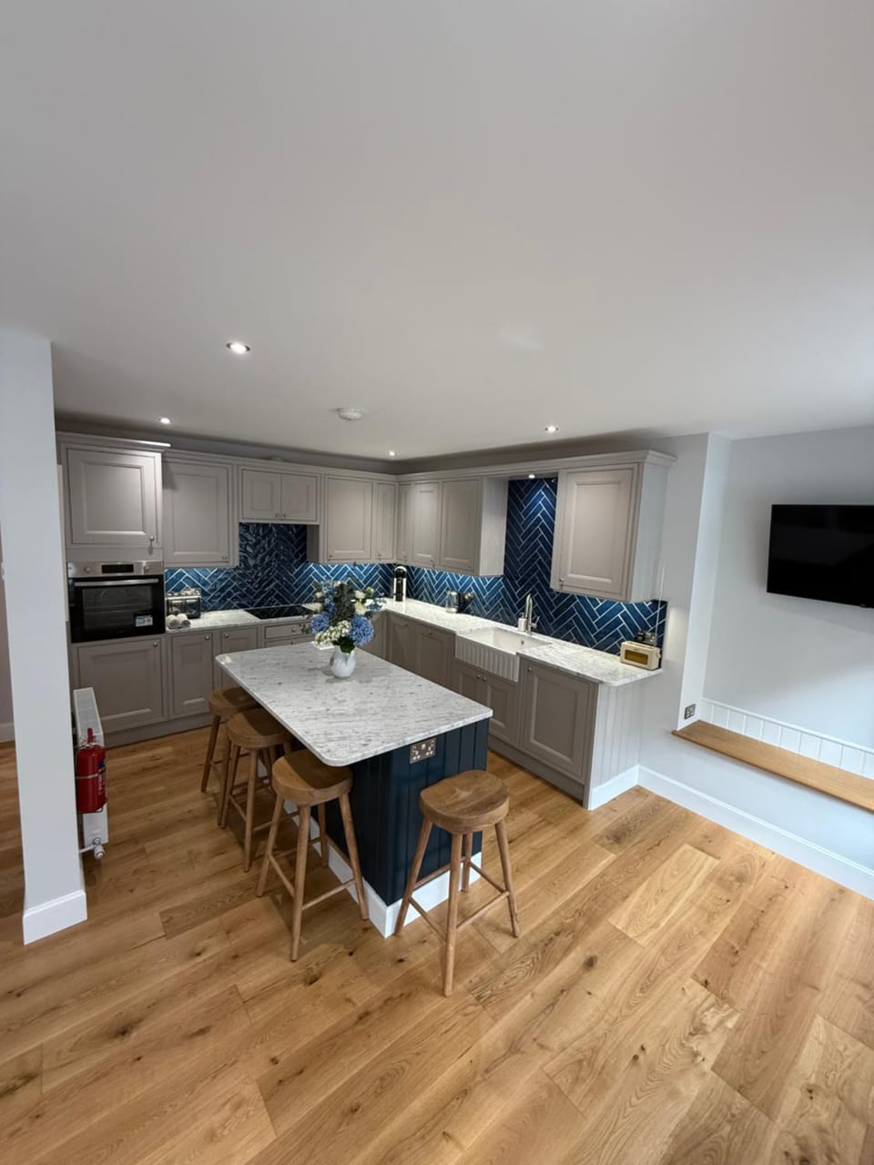 TV and multimedia, Kitchen or kitchenette, Seating area, Dining area