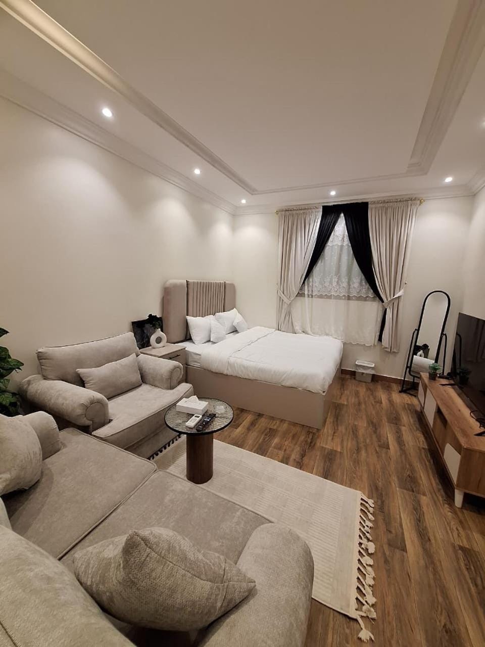 Bed, TV and multimedia, Living room, Seating area