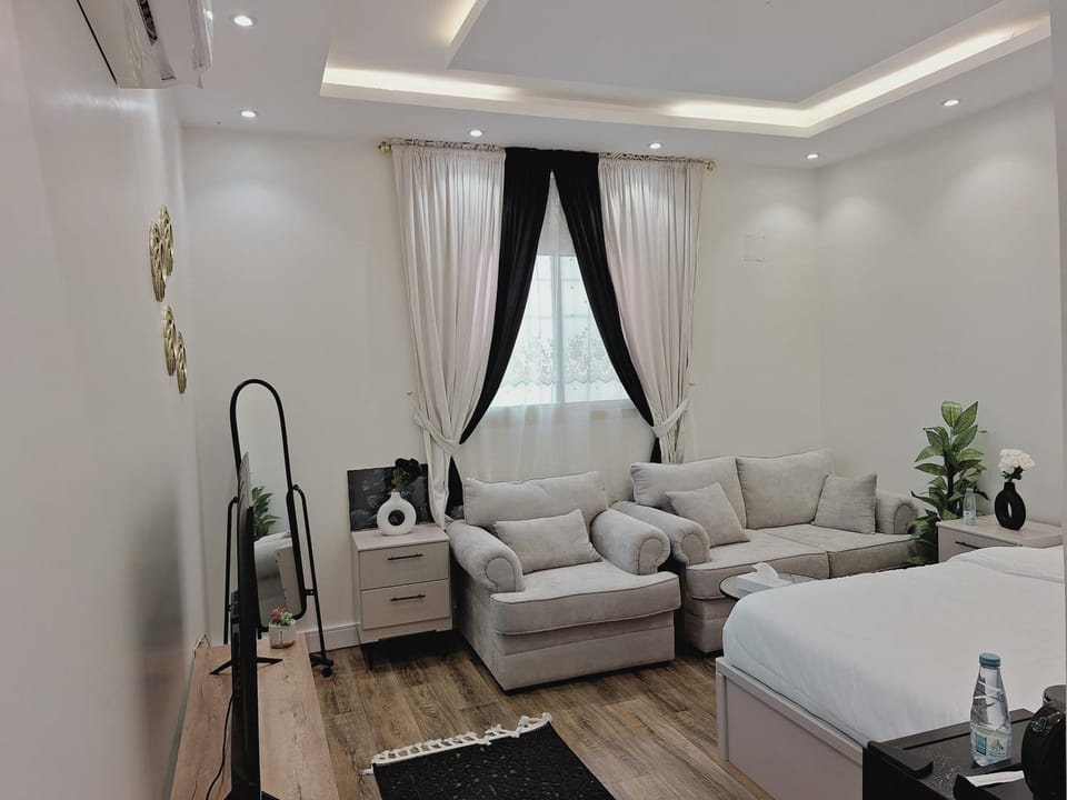 Photo of the whole room, Seating area