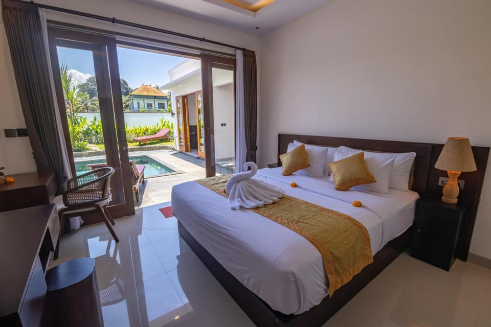 Bed, View (from property/room), Photo of the whole room, Bedroom, Pool view, Swimming pool, towels