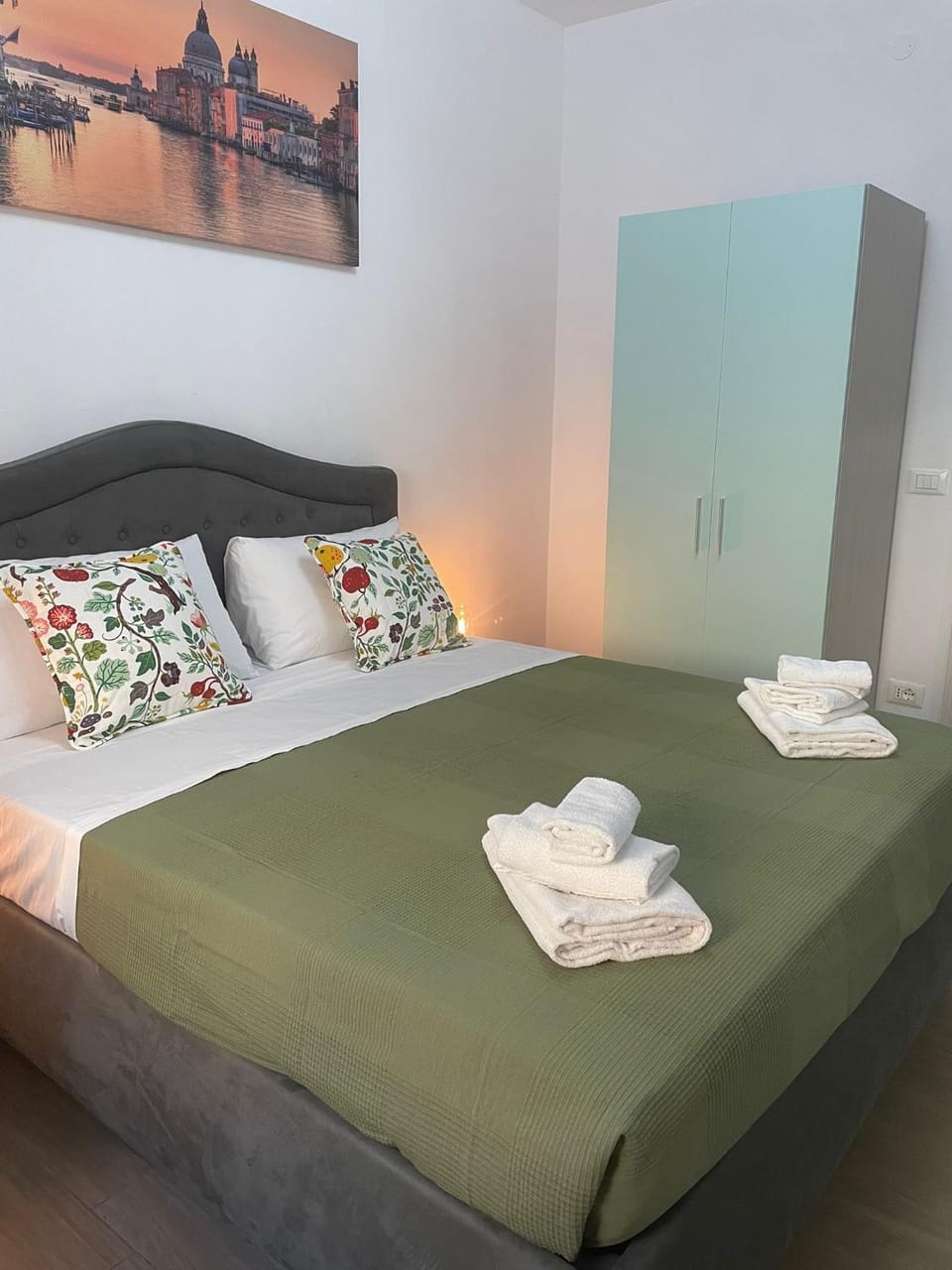 Bed, Photo of the whole room, Bedroom, towels, wardrobe