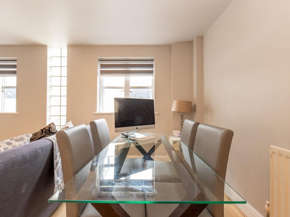 Communal lounge/ TV room, TV and multimedia, Living room, Other, Seating area, Dining area, Evening entertainment