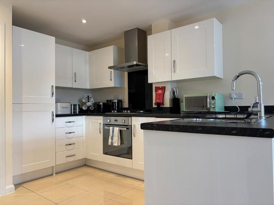 Coffee/tea facilities, Kitchen or kitchenette, dishwasher, minibar, oven, stove, toaster