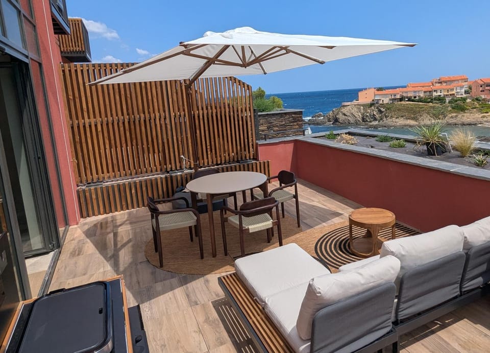 View (from property/room), Balcony/Terrace, Balcony/Terrace, Seating area, Sea view, Sea view, sunbed