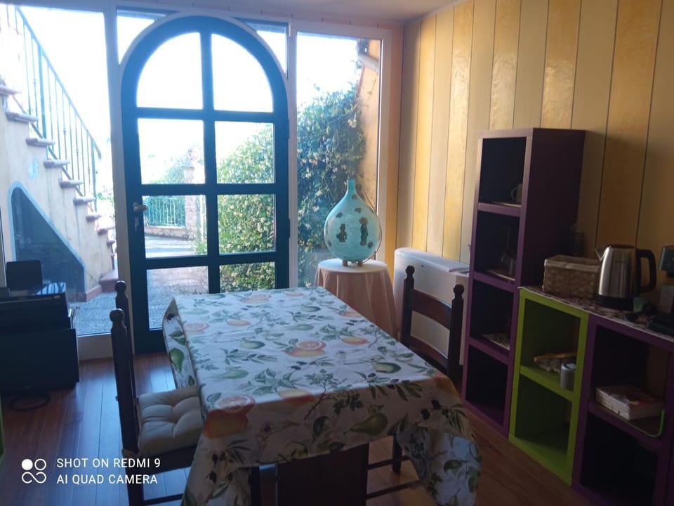 Living room, Photo of the whole room