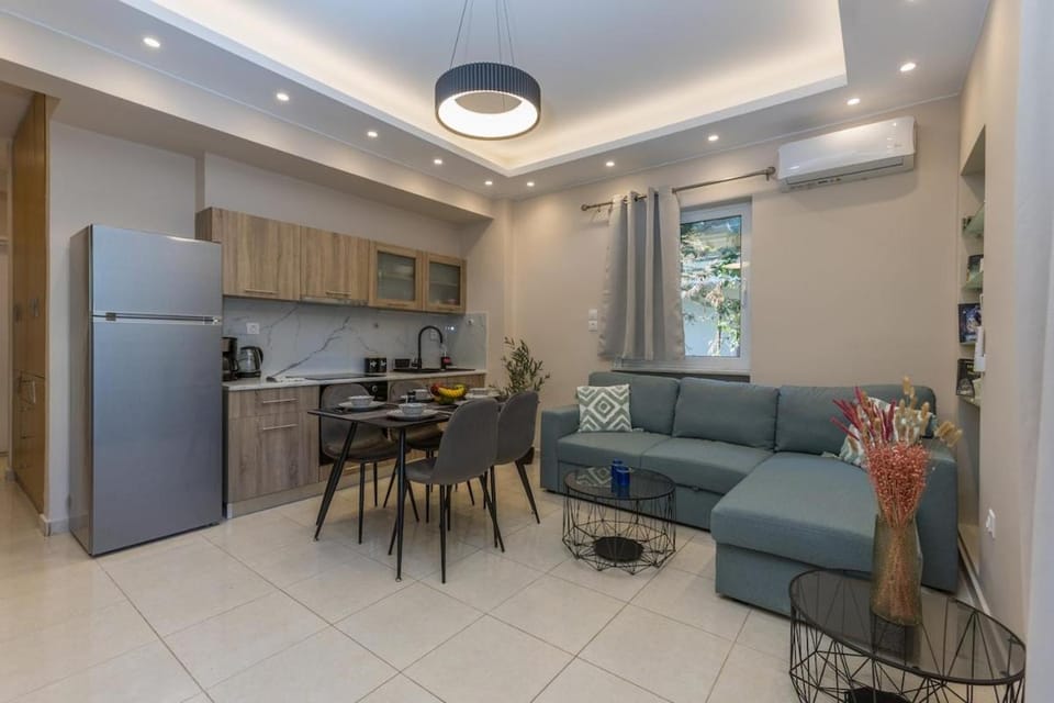 Kitchen or kitchenette, Seating area, Dining area, oven, pet friendly, stove