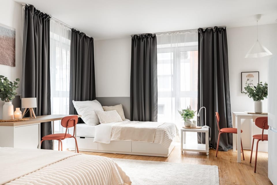 Bed, Living room, Photo of the whole room, Seating area, Bedroom