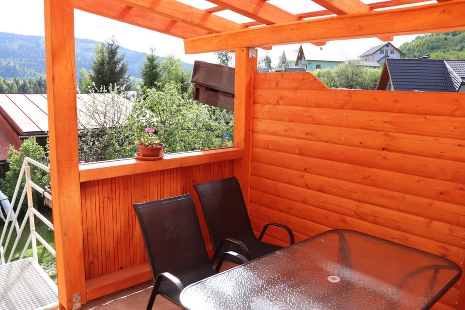Facade/entrance, Balcony/Terrace, Garden view, Mountain view